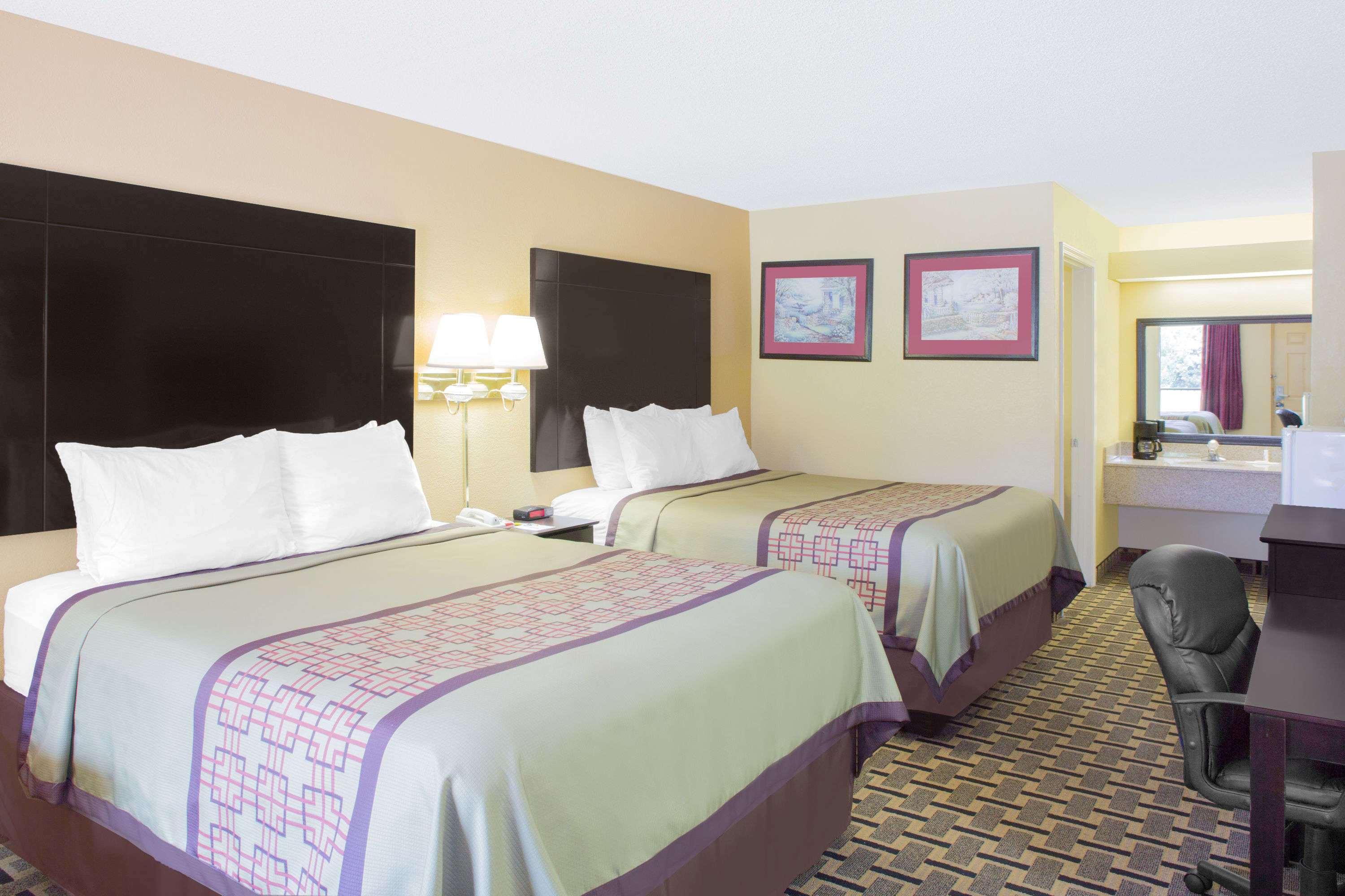 Days Inn By Wyndham Andalusia Exterior photo