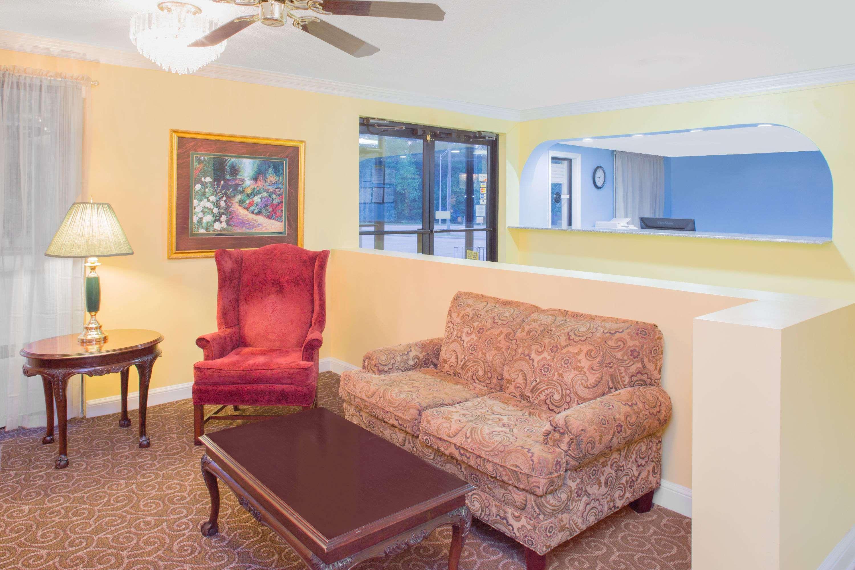 Days Inn By Wyndham Andalusia Exterior photo