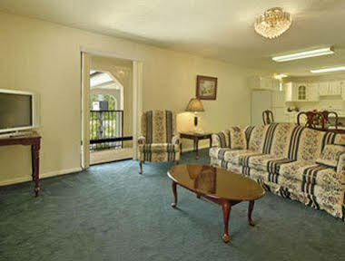 Days Inn By Wyndham Andalusia Exterior photo